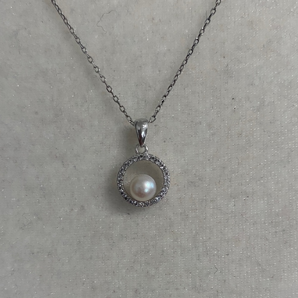 Freshwater Cultured Pearl in Circle White Sapphire Sterling Silver Necklace